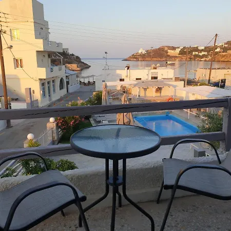 Syros Holidays 酒店 2*
