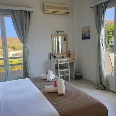 Syros Holidays 酒店 2*
