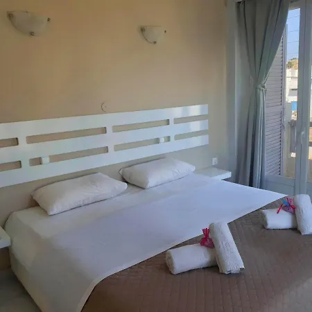 Syros Holidays 酒店 Vári