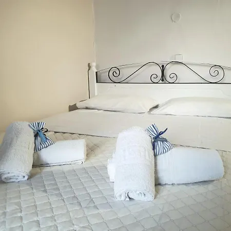 Syros Holidays 酒店 2*