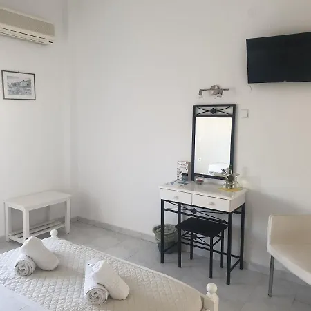 Syros Holidays 酒店 2*