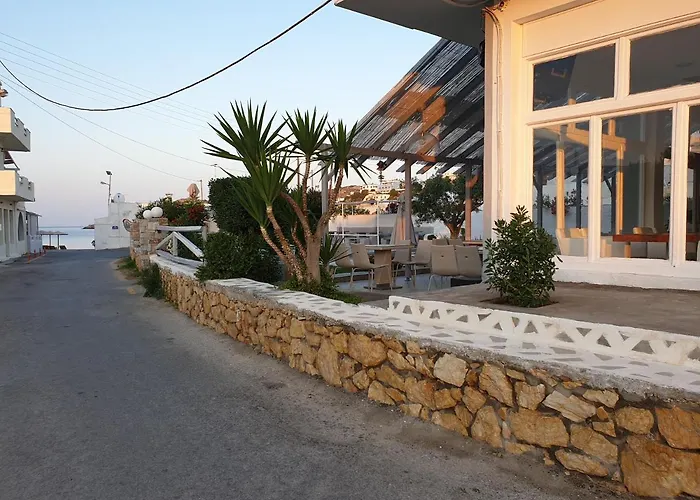 Syros Holidays 酒店 2*