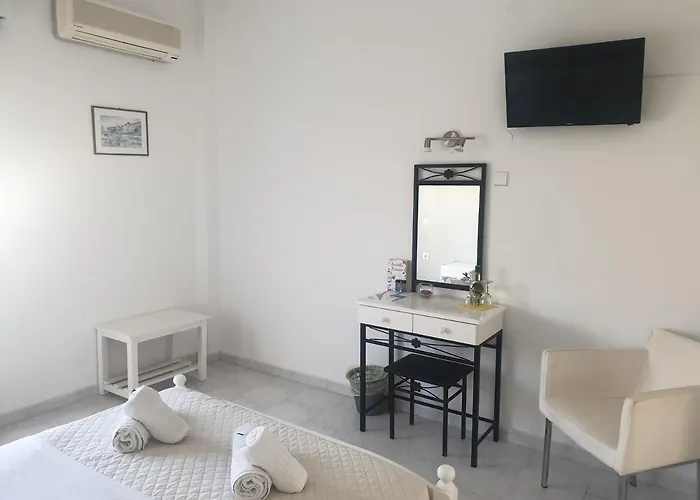 Syros Holidays 酒店 2*