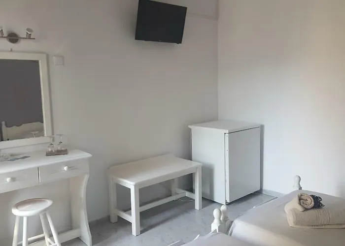 Syros Holidays Vári